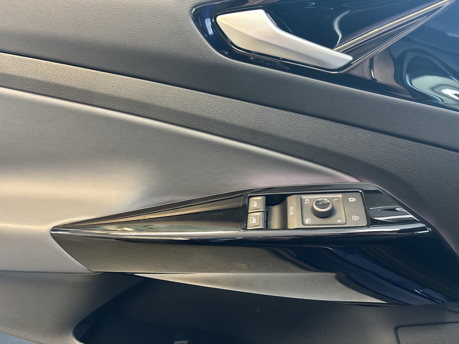 Volkswagen ID.4 Pro WÄRMEPUMPE AHK CAM ACC LM19 NAVI SITZHZ