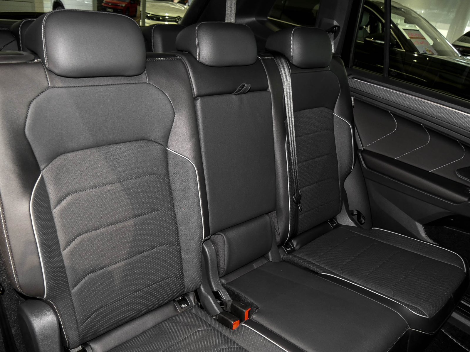 Volkswagen Tiguan Allspace 2.0 R-LINE DSG LEDER 7SITZE