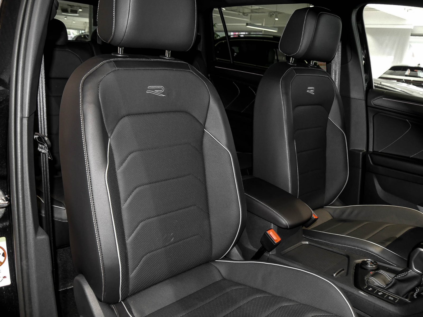 Volkswagen Tiguan Allspace 2.0 R-LINE DSG LEDER 7SITZE
