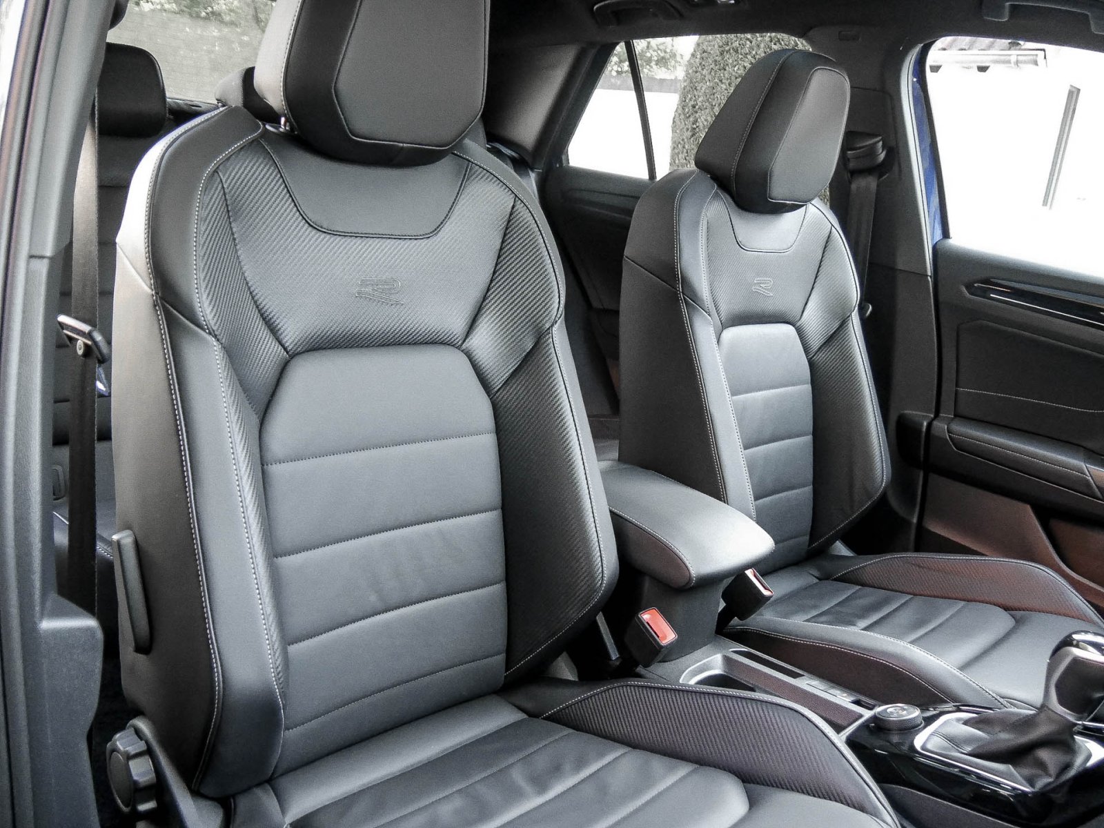 Volkswagen T-Roc R-LINE BLACK STYLE 4X4 BEATS CAM LM19 NAVI