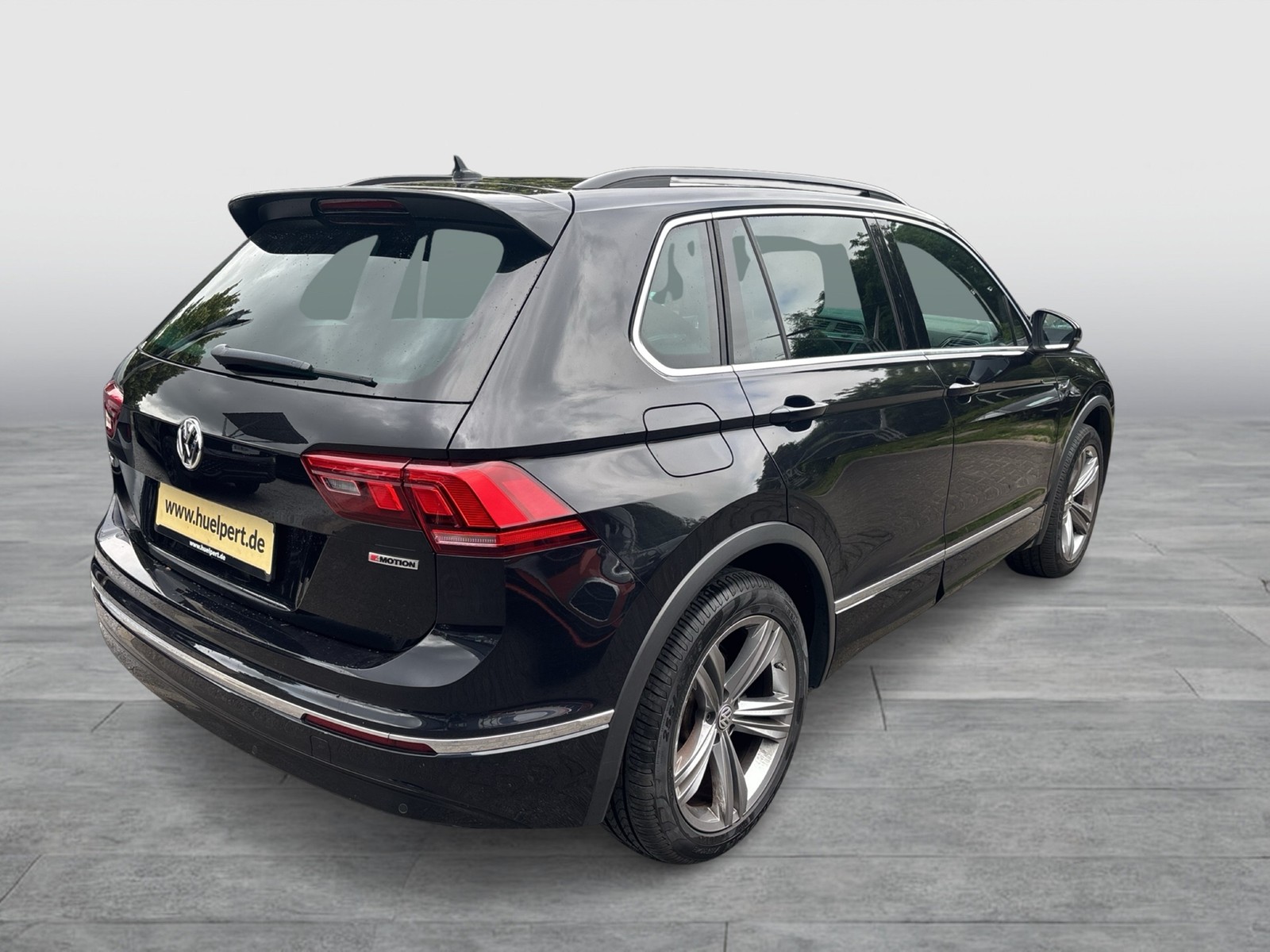 Volkswagen Tiguan 2.0 R-LINE 4X4 PANO ACC ALU19" HEADUP