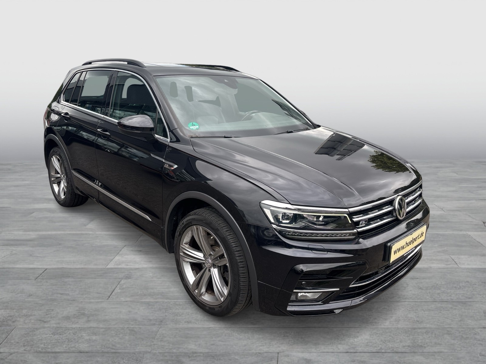 Volkswagen Tiguan 2.0 R-LINE 4X4 PANO ACC ALU19" HEADUP