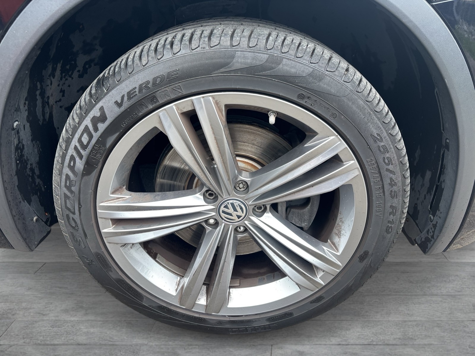 Volkswagen Tiguan 2.0 R-LINE 4X4 PANO ACC ALU19" HEADUP