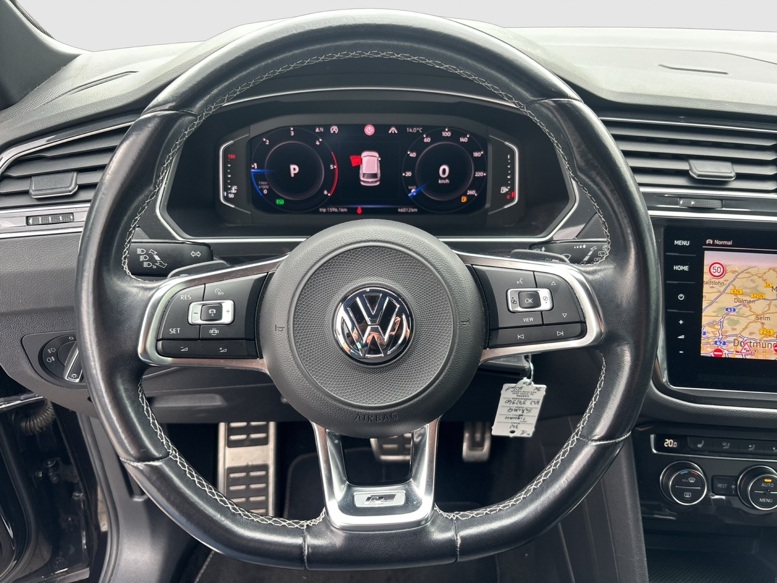 Volkswagen Tiguan 2.0 R-LINE 4X4 PANO ACC ALU19" HEADUP