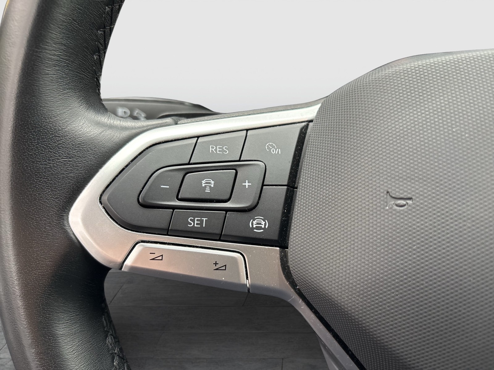 Volkswagen Tiguan 1.4 HYBRID ELEGANCE AHK NAVI eKLAPPE