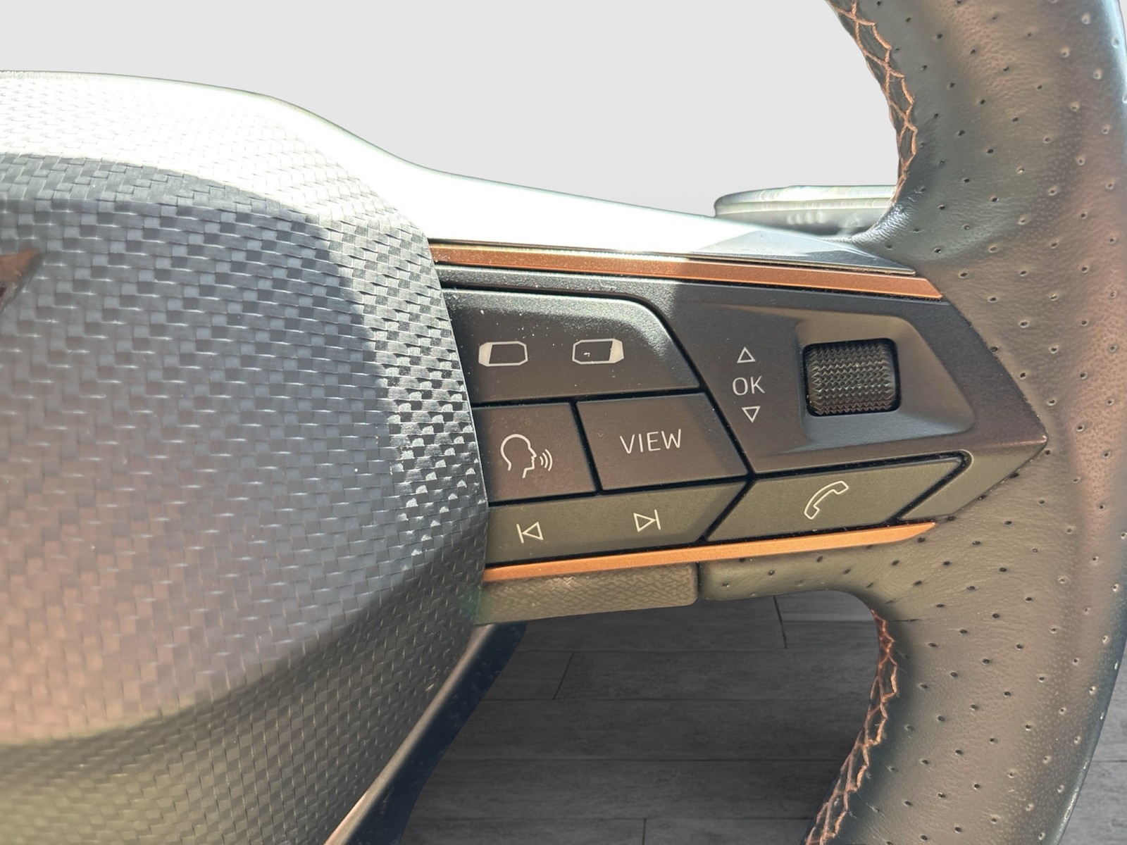 Cupra Formentor 2.0 AHK ACC LM18 CARPLAY SITZHEIZUNG