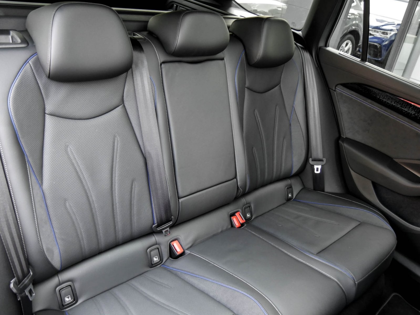 Volkswagen Passat Variant 2.0 R-LINE 4X4 NEUES MODELL PANO