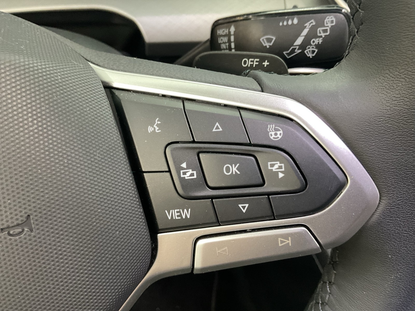 Volkswagen Golf VIII 1.5 eTSI LIFE CAM ACC CARPLAY SITZHEIZ