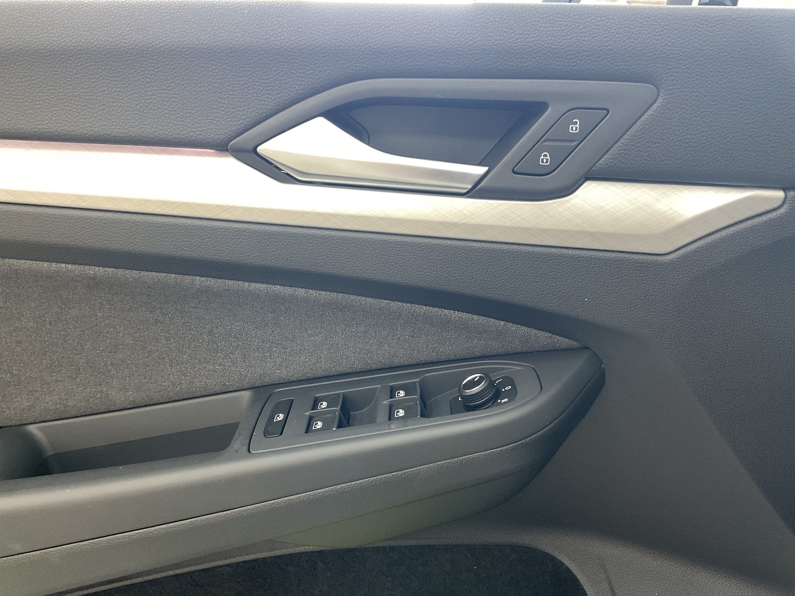 Volkswagen Golf VIII 1.5 eTSI LIFE CAM ACC CARPLAY SITZHEIZ