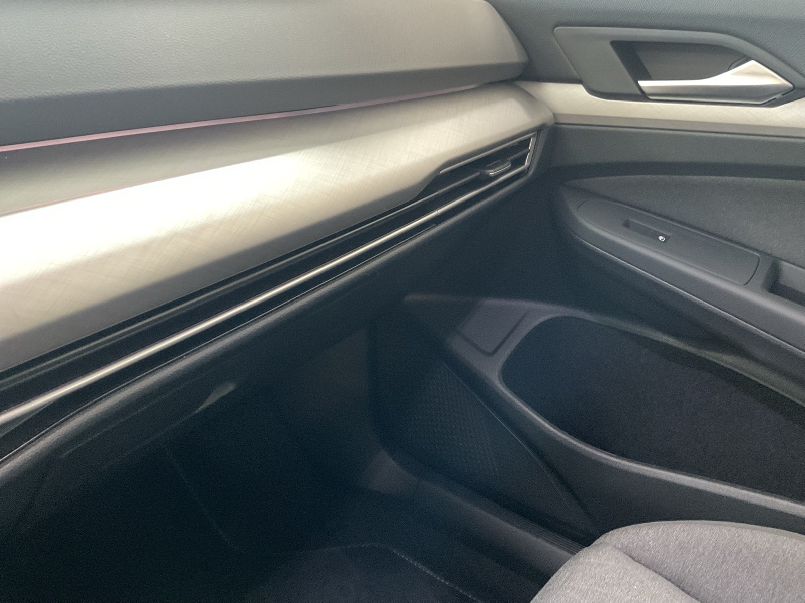 Volkswagen Golf VIII 1.5 eTSI LIFE CAM ACC CARPLAY SITZHEIZ