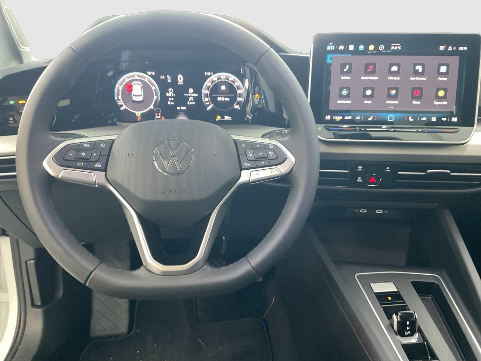 Volkswagen Golf VIII 1.5 eTSI LIFE CAM ACC CARPLAY SITZHEIZ