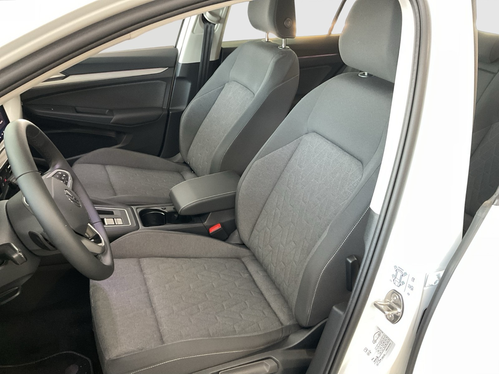 Volkswagen Golf VIII 1.5 eTSI LIFE CAM ACC CARPLAY SITZHEIZ