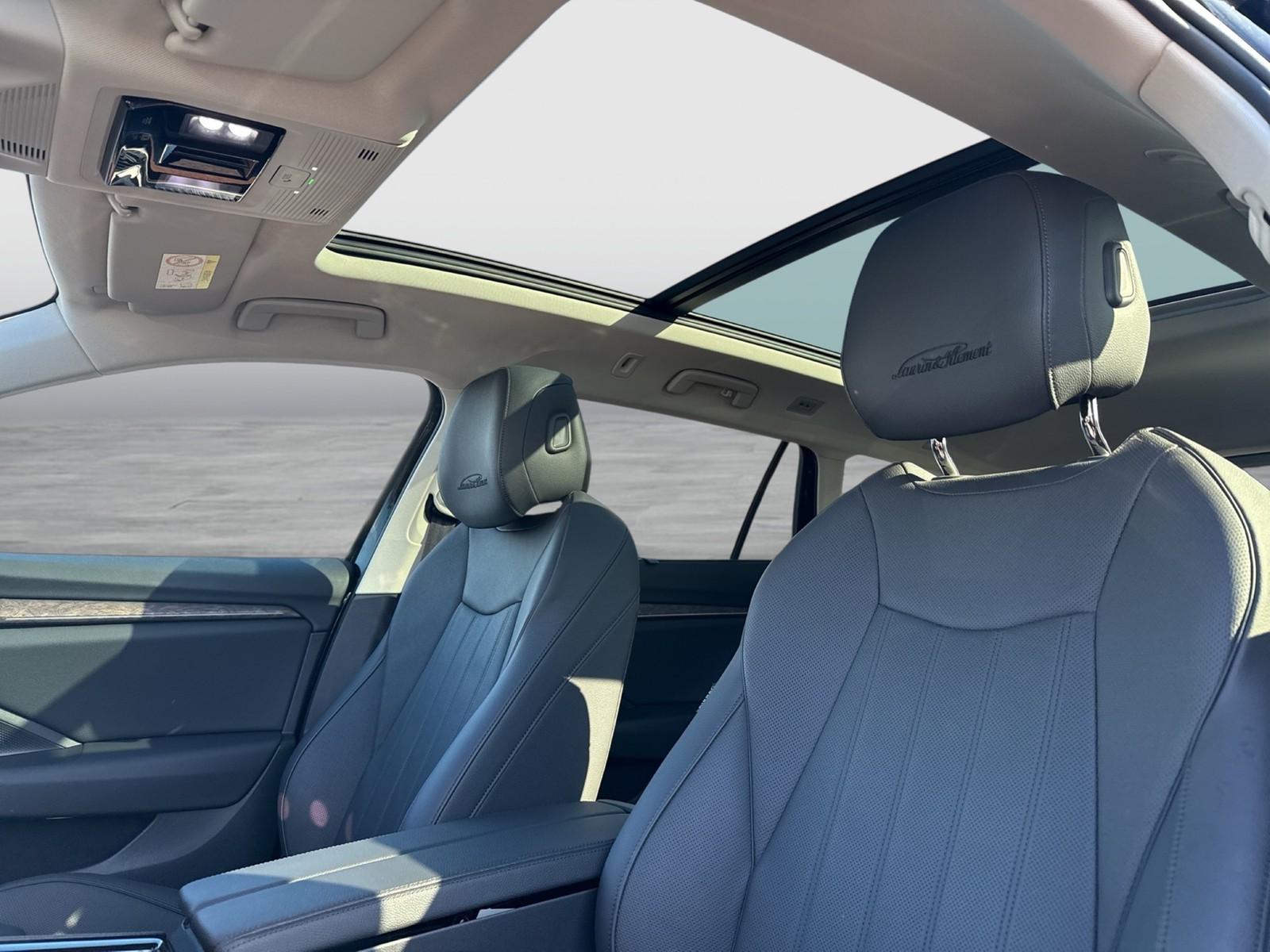 Skoda Superb Combi 2.0 L&K PANO STANDHZ. CANTON LM19