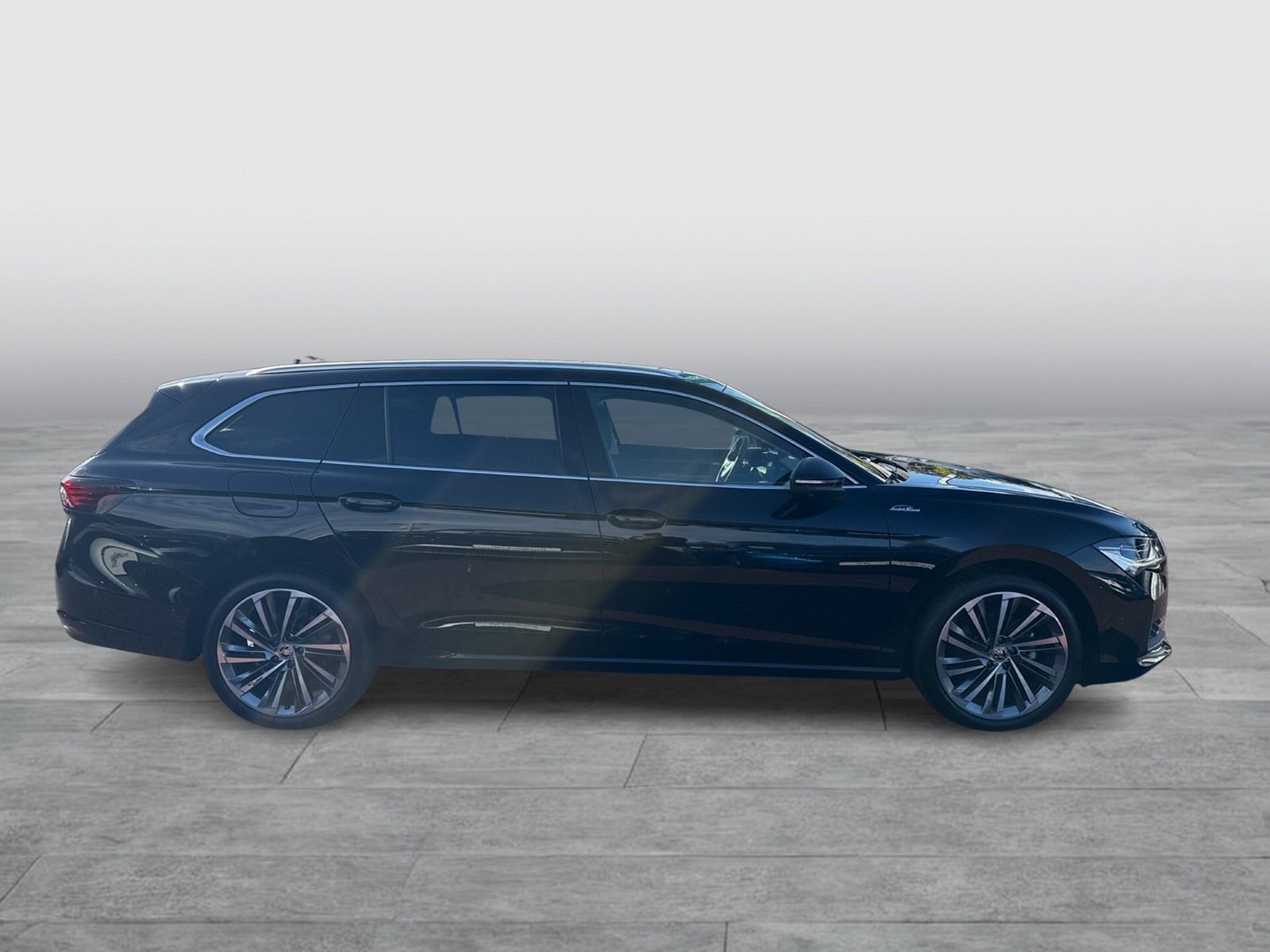 Skoda Superb Combi 2.0 L&K PANO STANDHZ. CANTON LM19