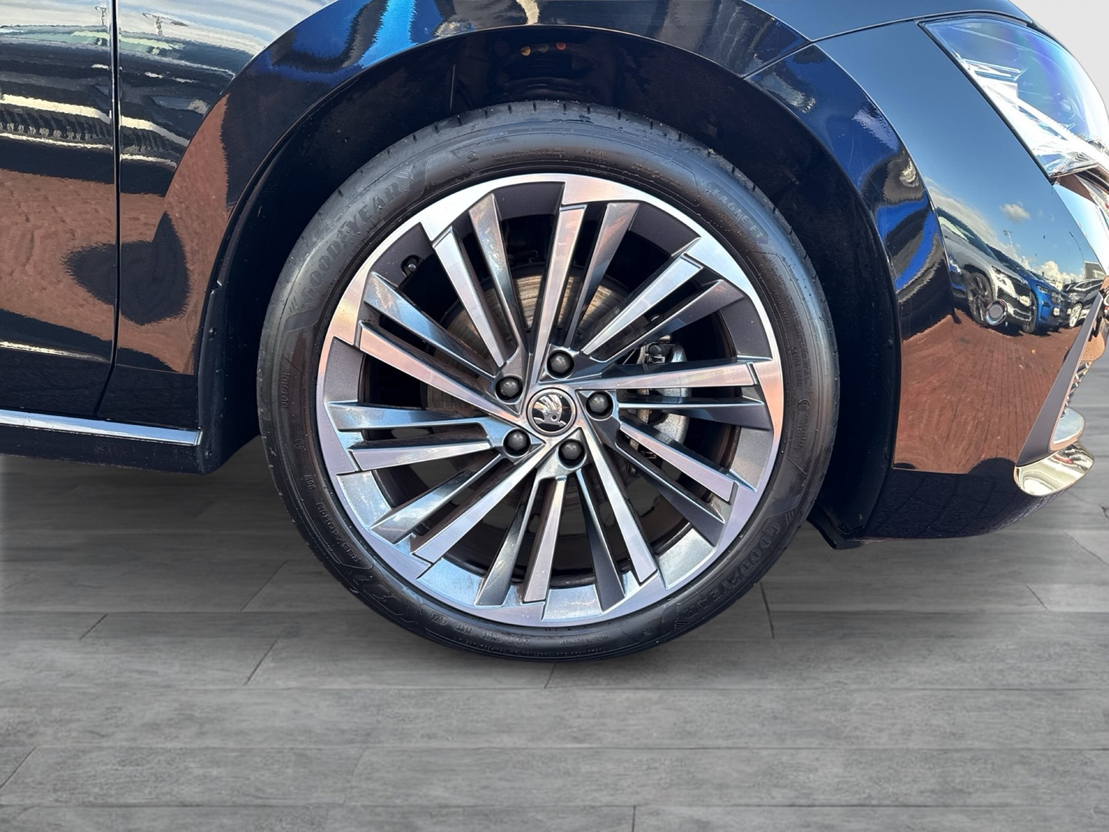 Skoda Superb Combi 2.0 L&K PANO STANDHZ. CANTON LM19