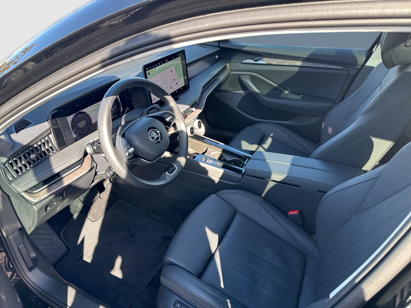 Skoda Superb Combi 2.0 L&K PANO STANDHZ. CANTON LM19