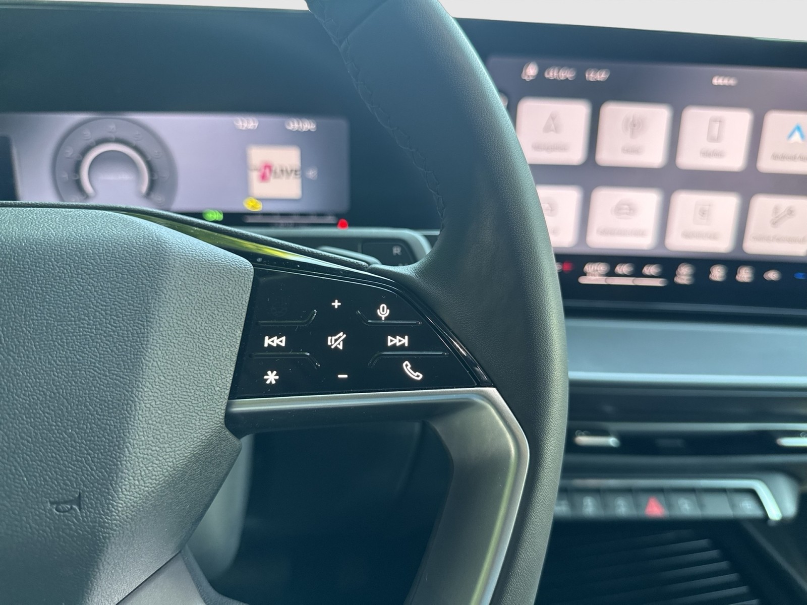 Audi Q3 S LINE NEUES MODELL CAM ACC LM19 EKLAPPE NAVI