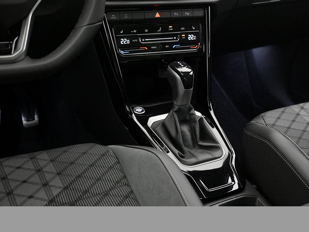 Volkswagen T-Roc 1.5 R-LINE DSG BLACKSTYLE PANO eKLAPPE AHK