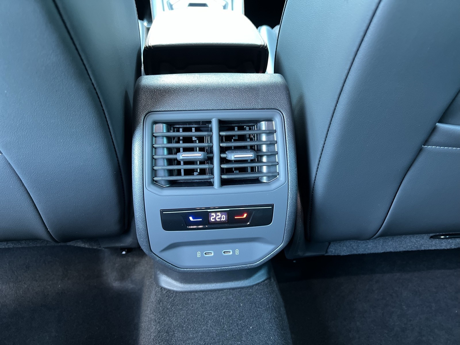 Cupra Formentor 1.5 eTSI SENNHEISER AHK CAM ACC LM18