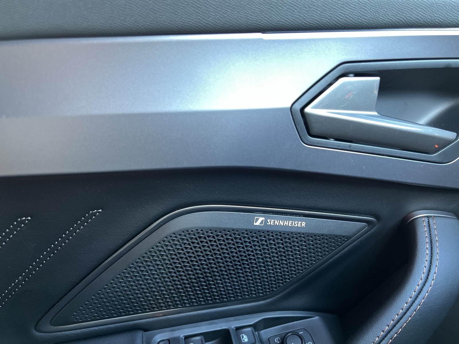 Cupra Formentor 1.5 eTSI SENNHEISER AHK CAM ACC LM18