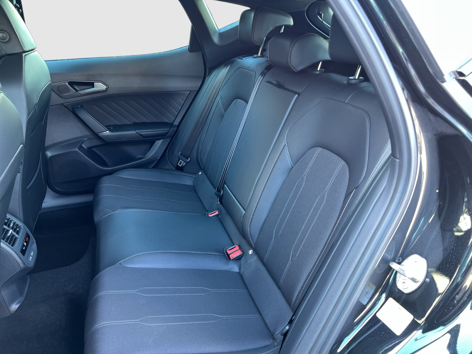 Cupra Formentor 1.5 eTSI SENNHEISER AHK CAM ACC LM18