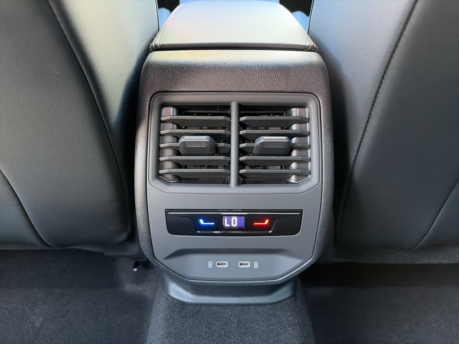 Cupra Formentor 1.5 eTSI SENNHEISER AHK CAM ACC LM18