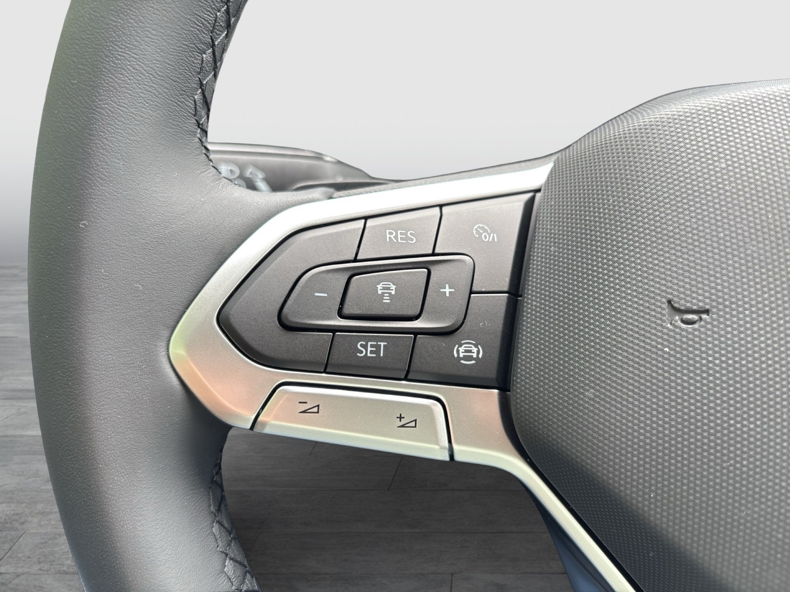 Volkswagen Touran 2.0 HIGHLINE AHK ACC LM17 NAVI CARPLAY