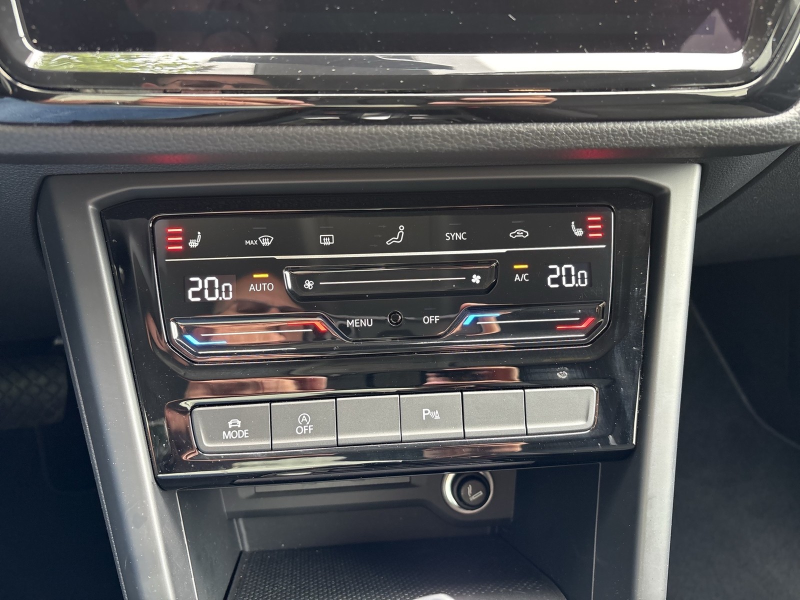 Volkswagen Touran 2.0 HIGHLINE AHK ACC LM17 NAVI CARPLAY
