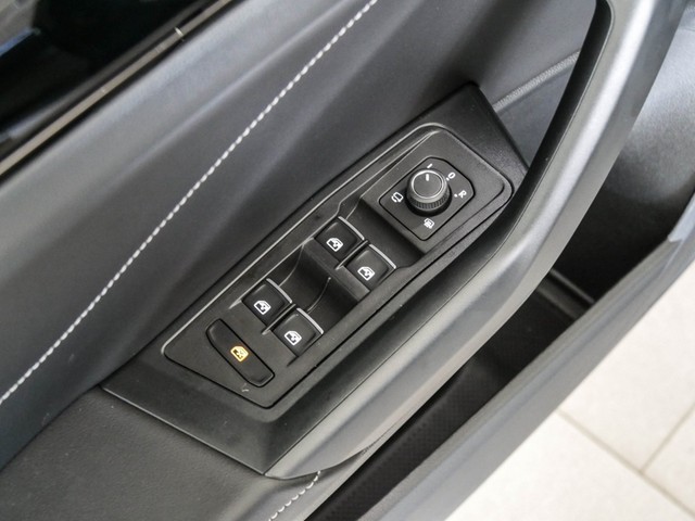 Volkswagen T-Roc 1.5 R-LINE BLACK STYLE AHK CAM ACC LM19