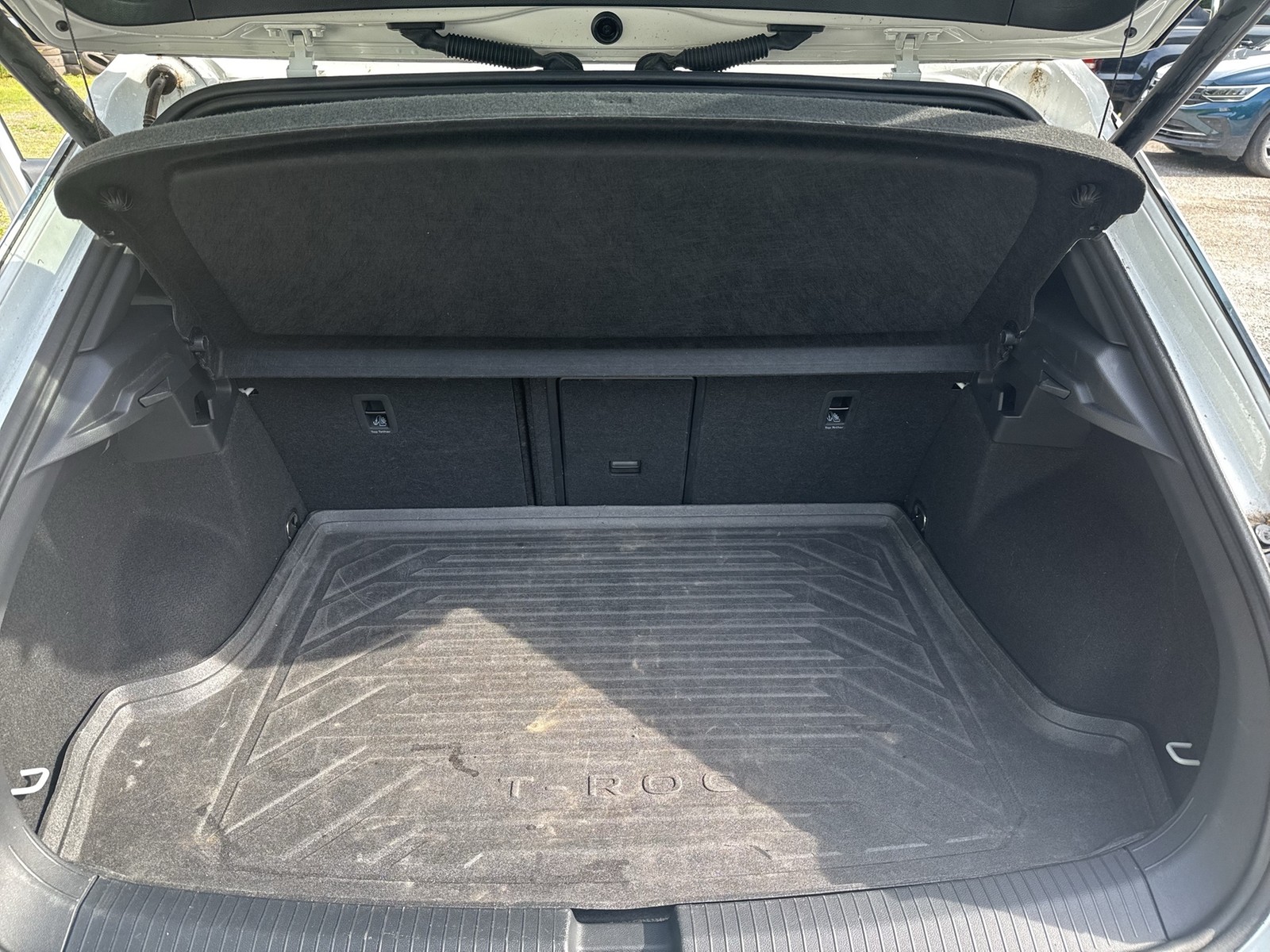 Volkswagen T-Roc 1.5 R-LINE AHK ACC eKLAPPE NAVI LED+