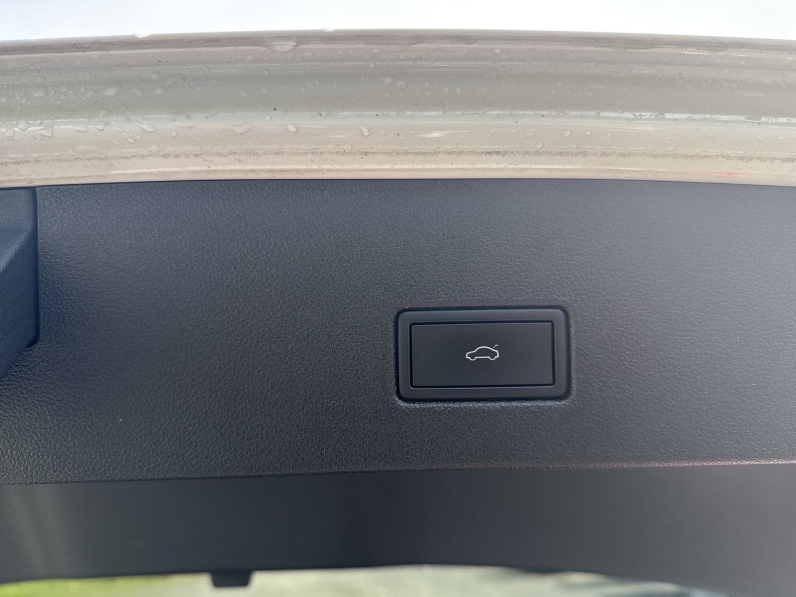 Volkswagen T-Roc 1.5 R-LINE AHK ACC eKLAPPE NAVI LED+