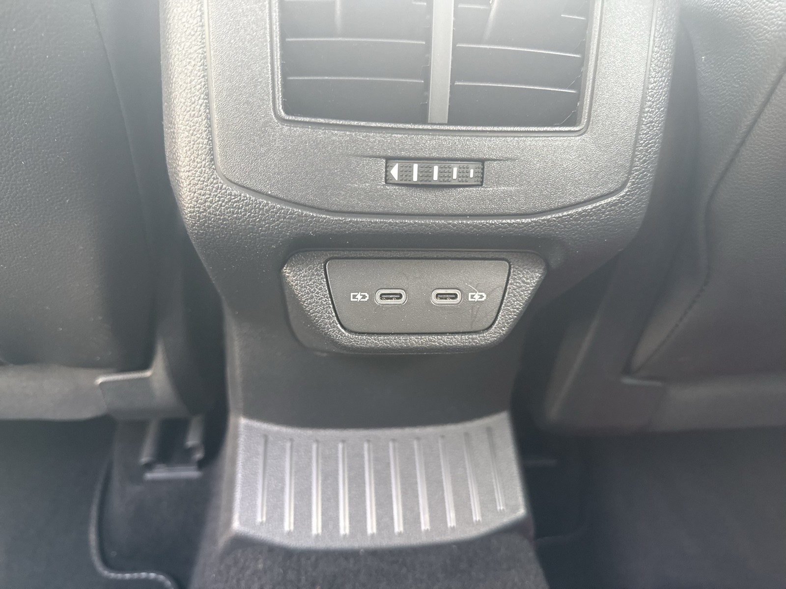 Volkswagen T-Roc 1.5 R-LINE AHK ACC eKLAPPE NAVI LED+