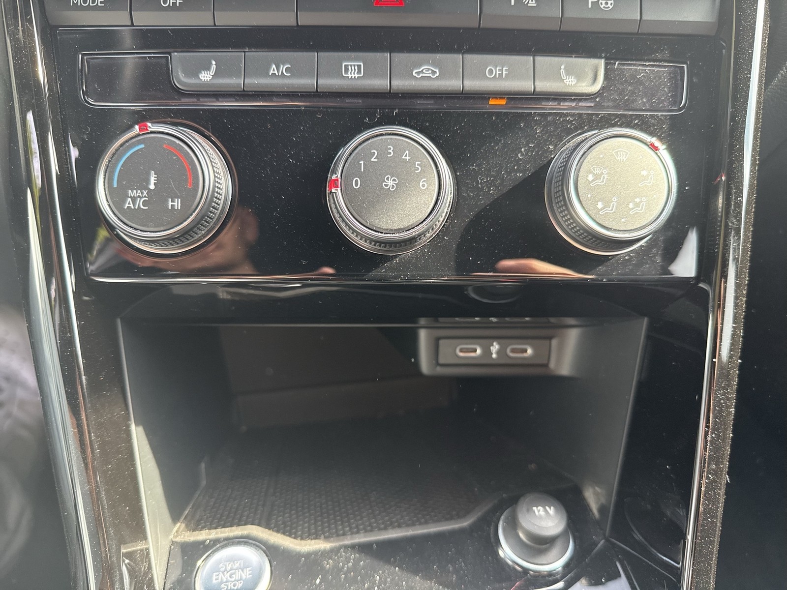 Volkswagen T-Roc 1.5 R-LINE AHK ACC eKLAPPE NAVI LED+
