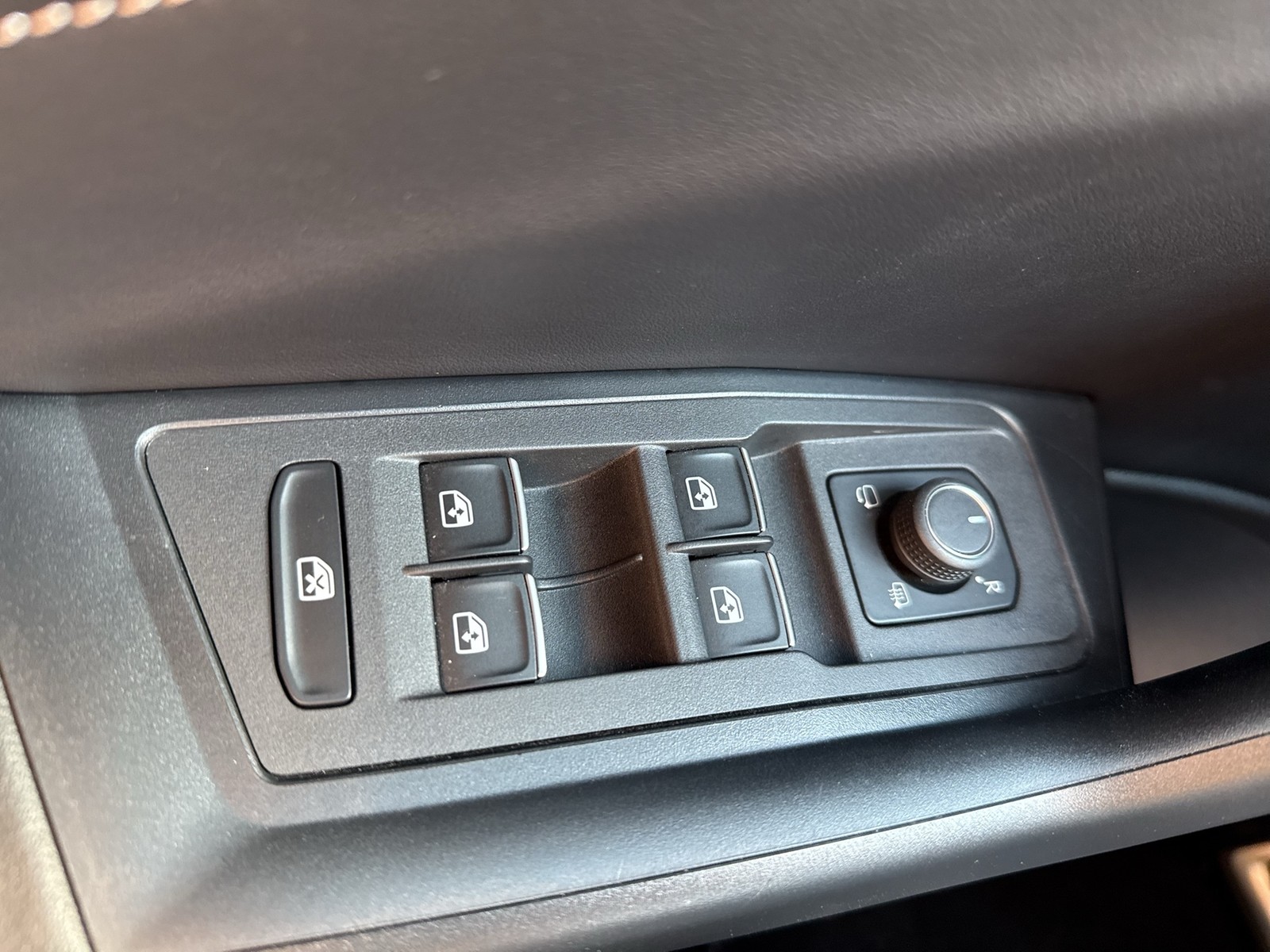 Volkswagen T-Roc 1.0 R-LINE KAMERA LED CARPLAY ALU17"