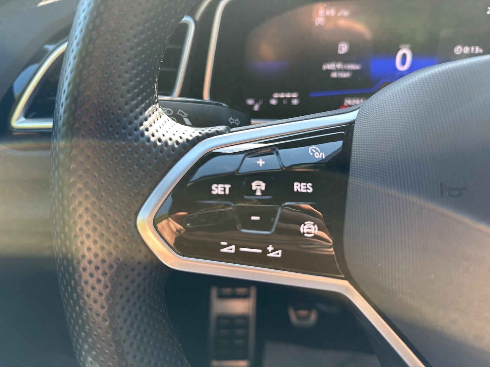 Volkswagen T-Roc 1.0 R-LINE KAMERA LED CARPLAY ALU17"