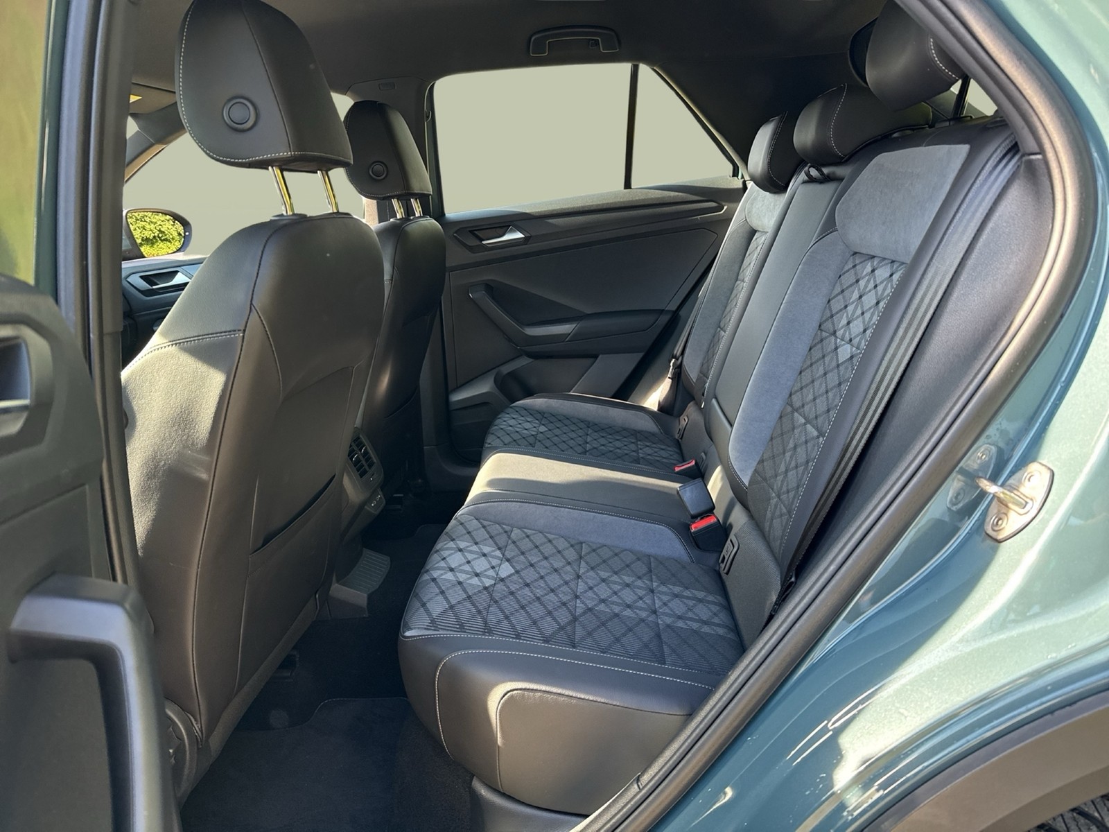 Volkswagen T-Roc 1.0 R-LINE KAMERA LED CARPLAY ALU17"