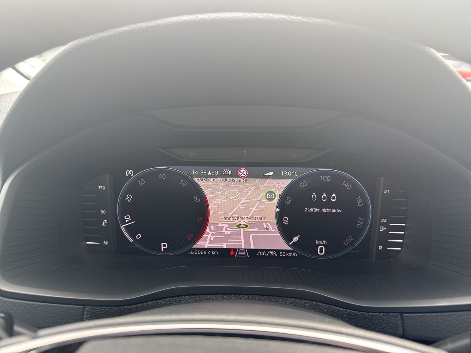 Skoda Karoq 1.5 SELECTION CAM ACC NAVI LM17 CARPLAY