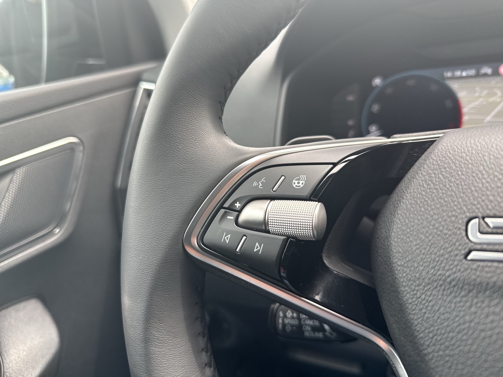 Skoda Karoq 1.5 SELECTION CAM ACC NAVI LM17 CARPLAY