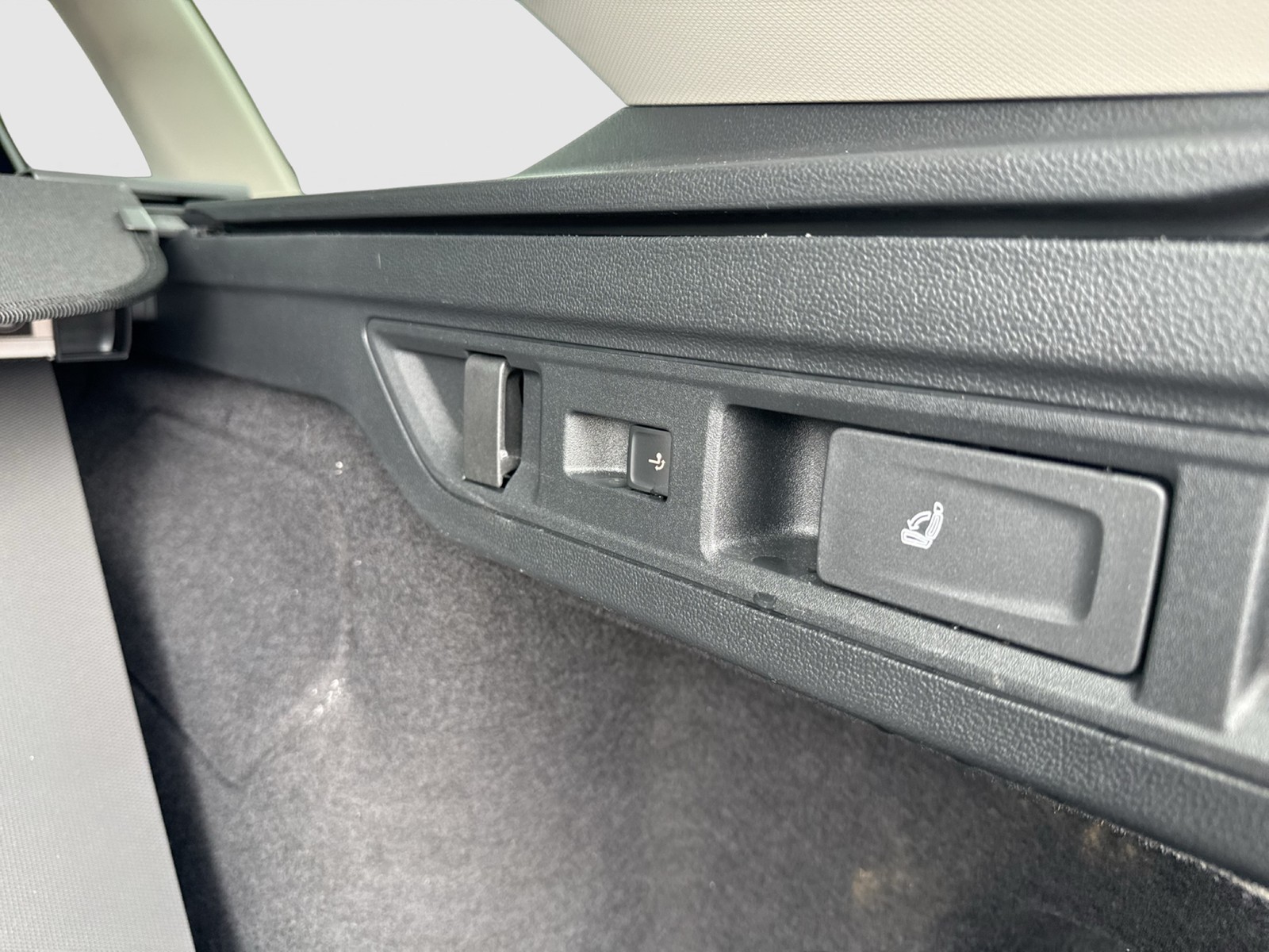 Skoda Superb Combi 1.5 iV L&K CANTON PANO AHK 360°CAM
