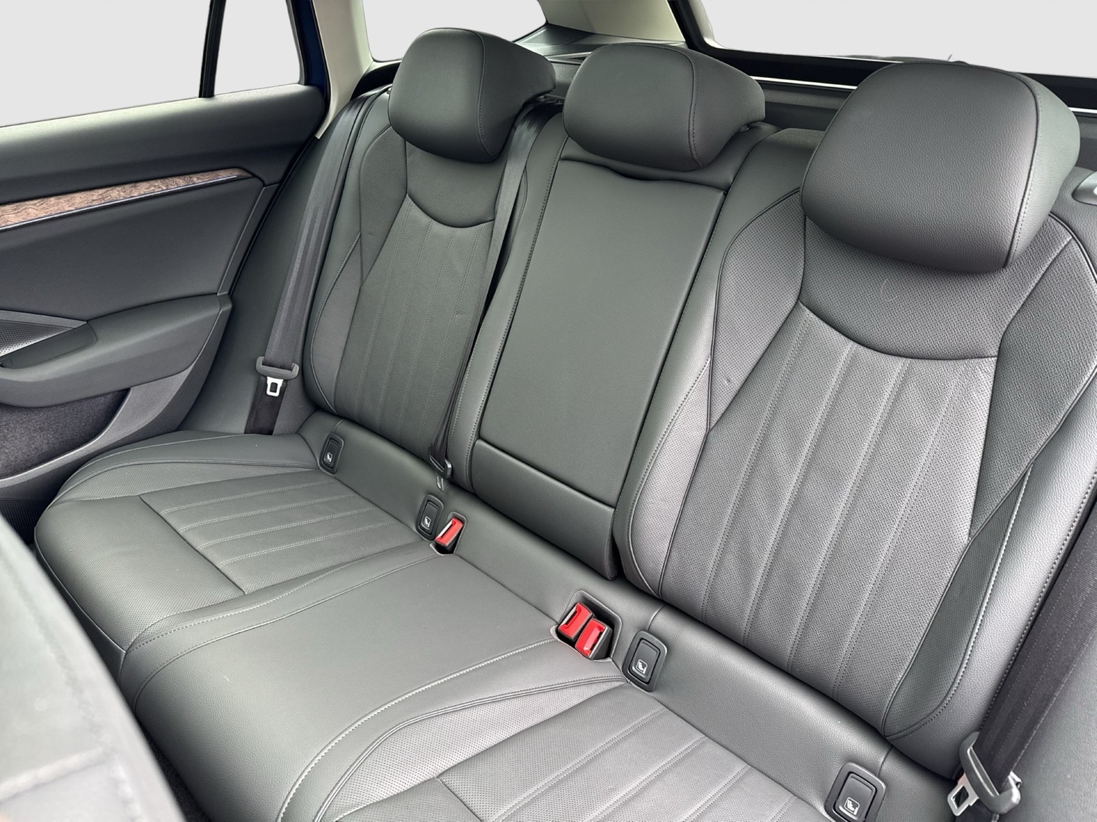 Skoda Superb Combi 1.5 iV L&K CANTON PANO AHK 360°CAM