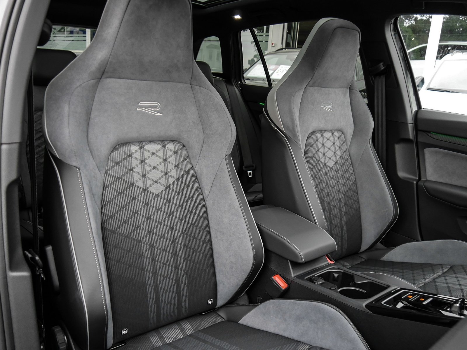 Volkswagen Golf Variant 2.0 TDI R-LINE DSG