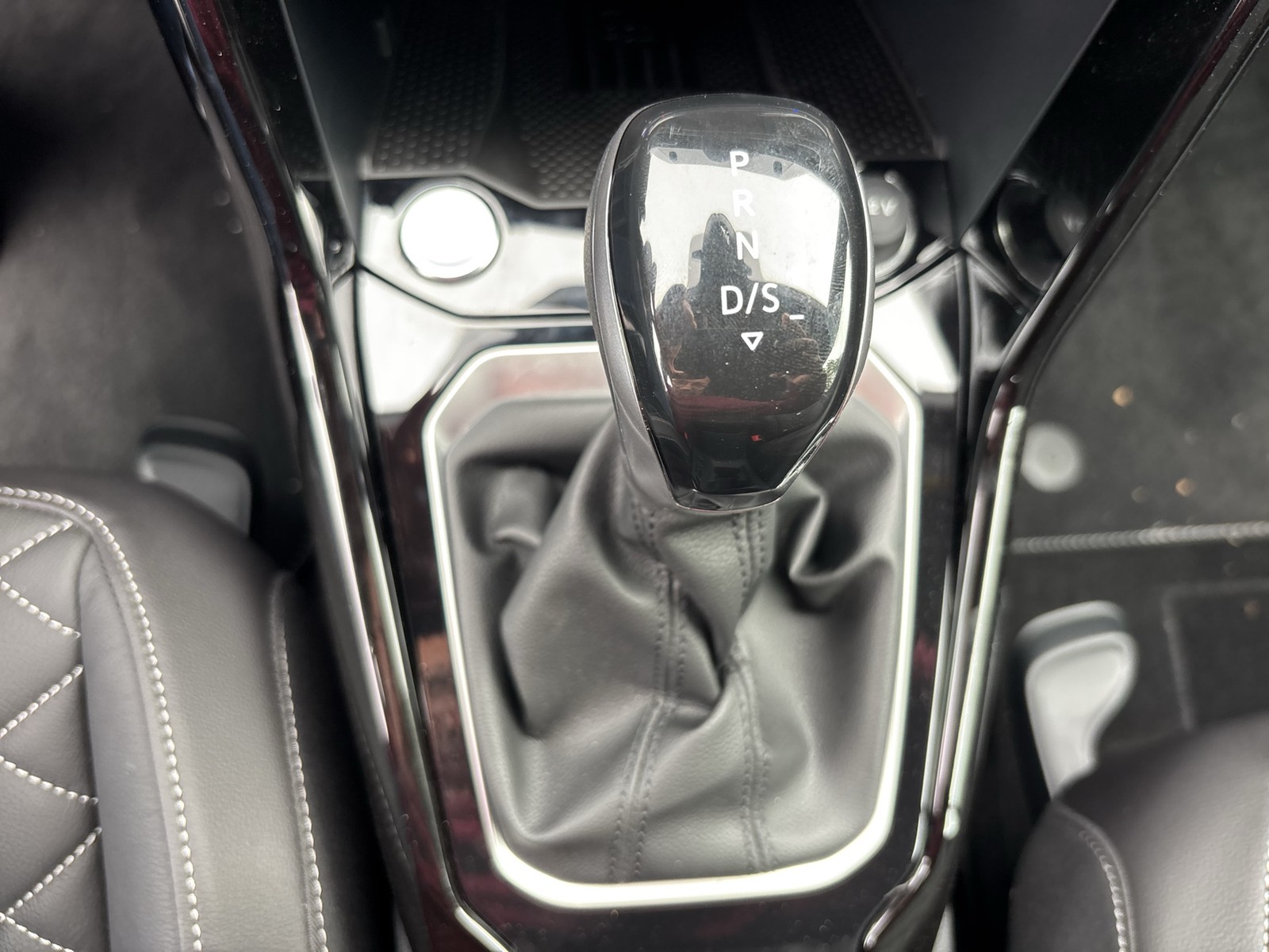 Volkswagen T-Roc Cabriolet 1.5 R-LINE LEDER AHK CAM ACC 19Z