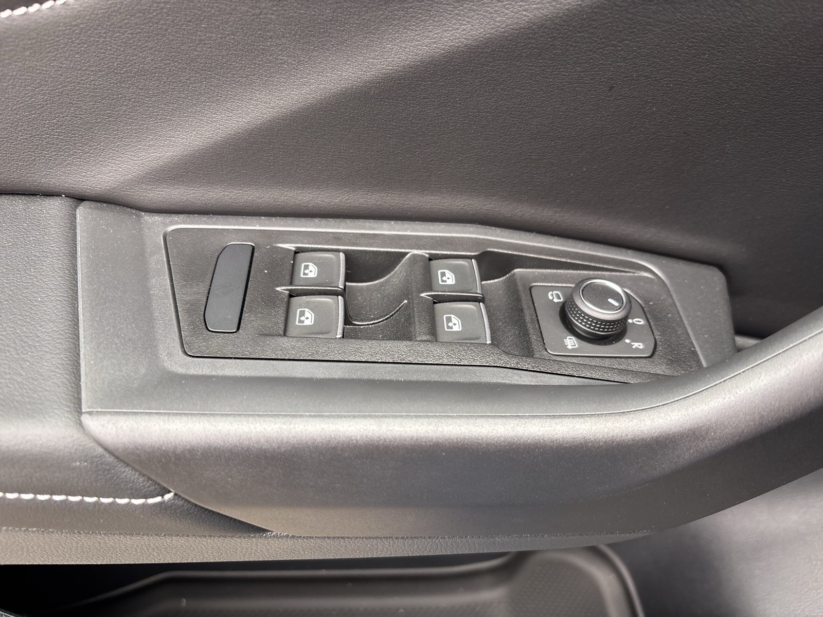 Volkswagen T-Roc Cabriolet 1.5 R-LINE LEDER AHK CAM ACC 19Z