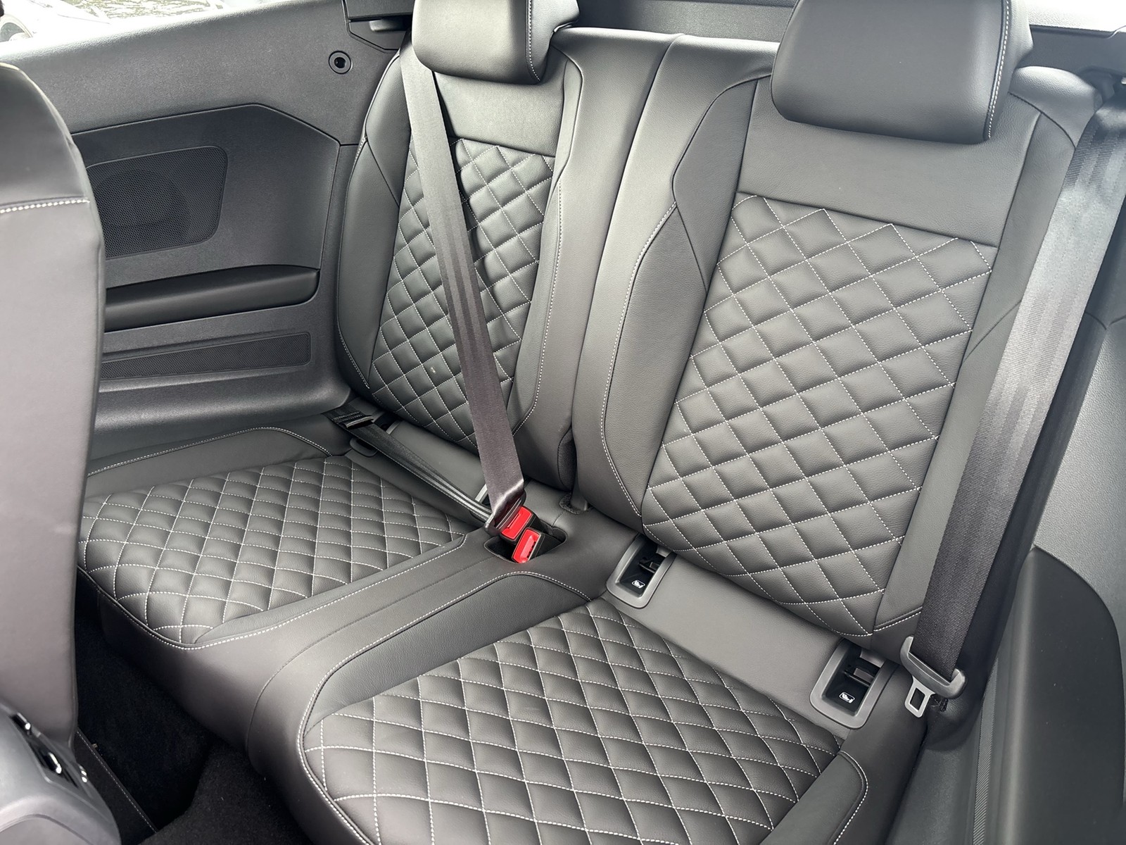 Volkswagen T-Roc Cabriolet 1.5 R-LINE LEDER AHK CAM ACC 19Z