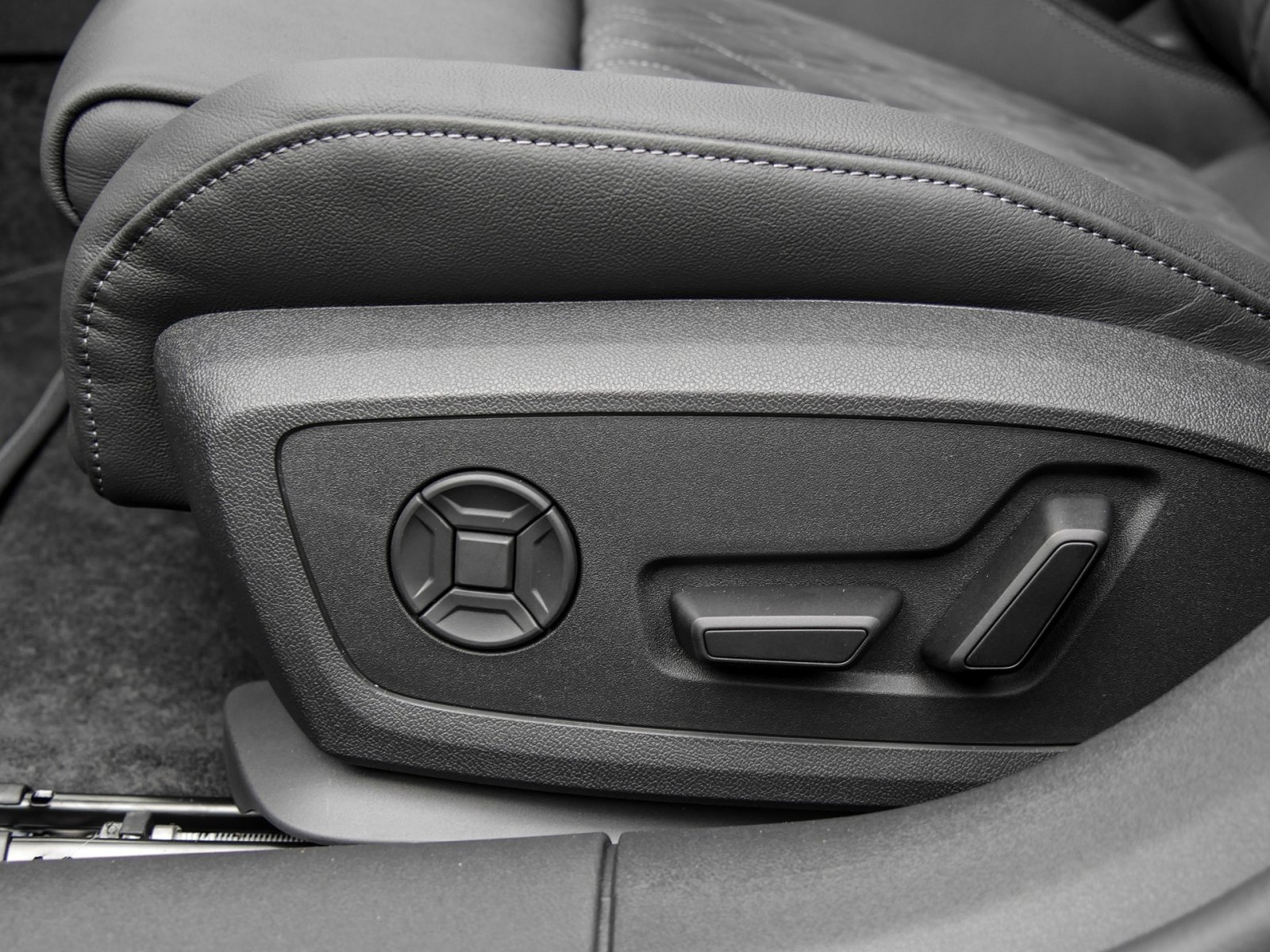 Audi A5 Avant S LINE AHK 360CAM ACC LM19 EKLAPPE NAVI