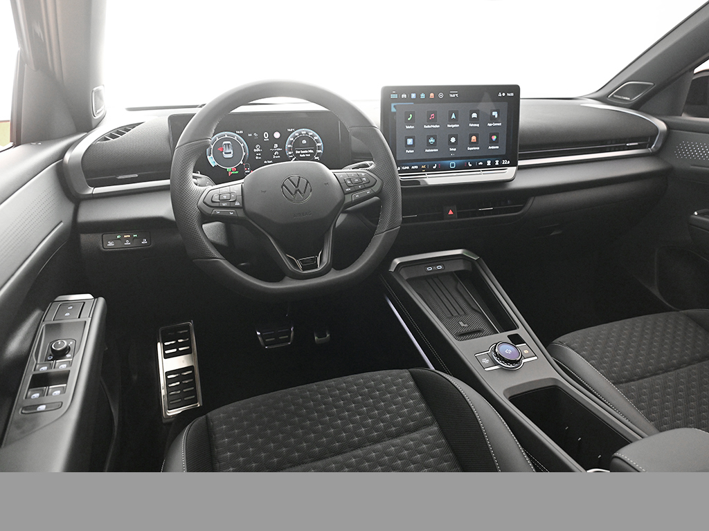 Volkswagen T-Roc 1.5 R-LINE DSG AHK PANO HARMANKARDON LM20
