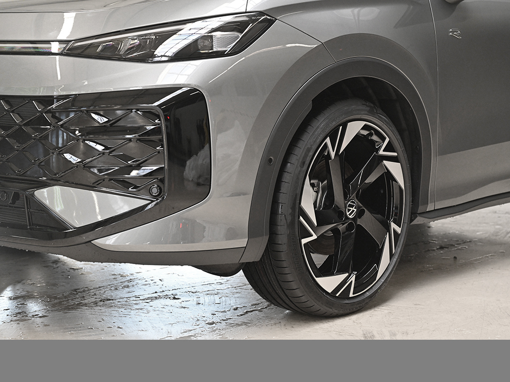 Volkswagen T-Roc 1.5 R-LINE DSG AHK PANO HARMANKARDON LM20
