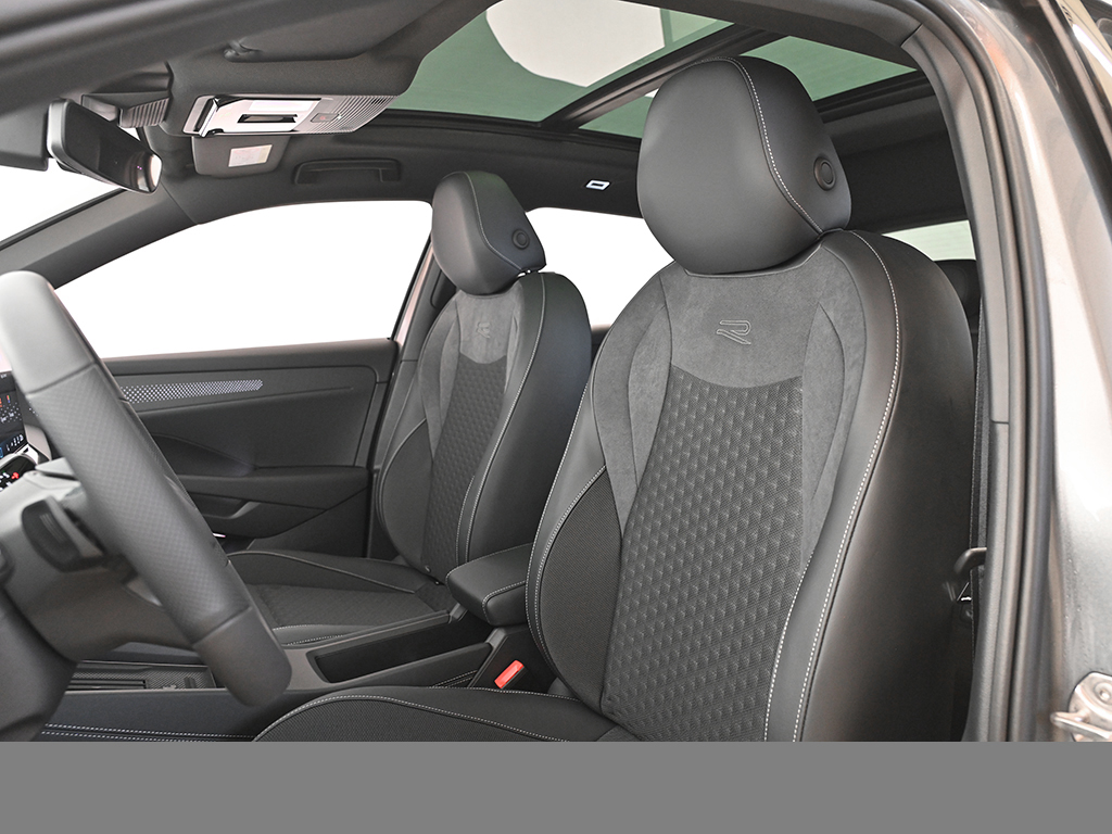 Volkswagen T-Roc 1.5 R-LINE DSG AHK PANO HARMANKARDON LM20