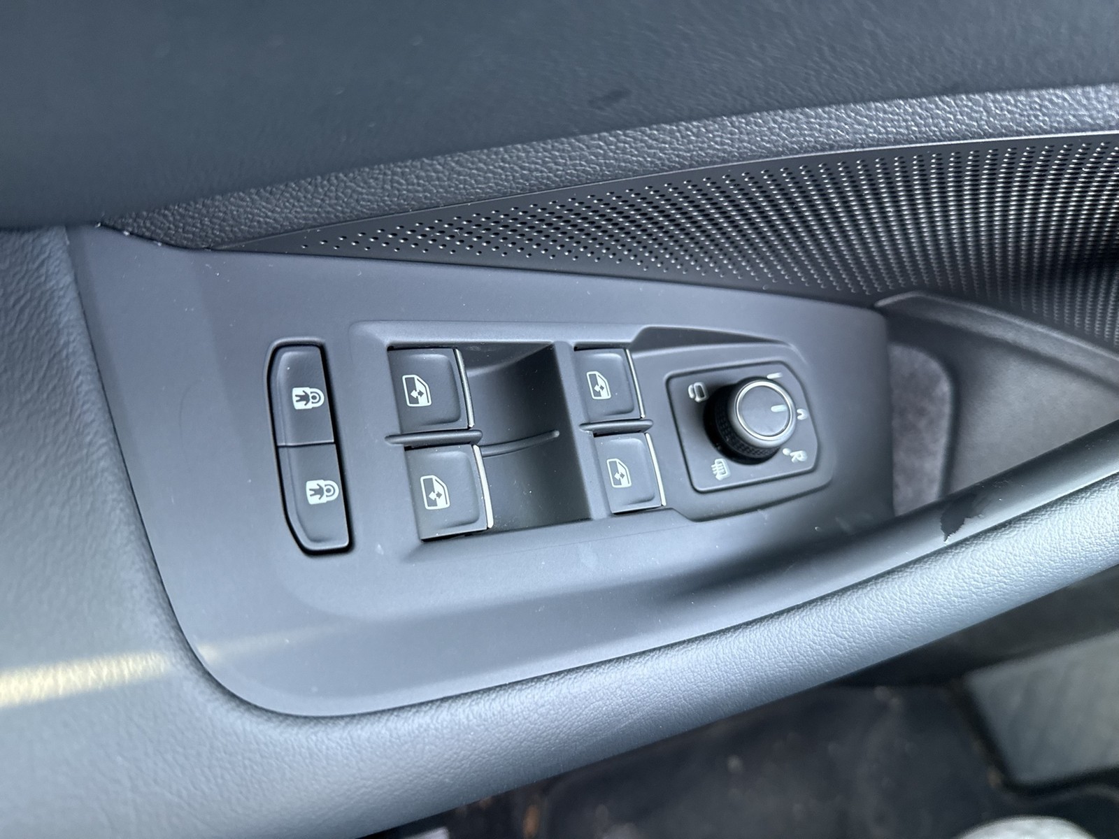 Volkswagen Passat Variant 1.5 eTSI BUSINESS AHK 360°CAM ACC