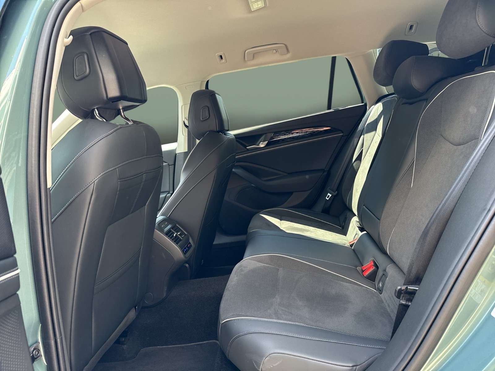 Volkswagen Passat Variant 1.5 HYBRID BUSINESS AHK 360°CAM